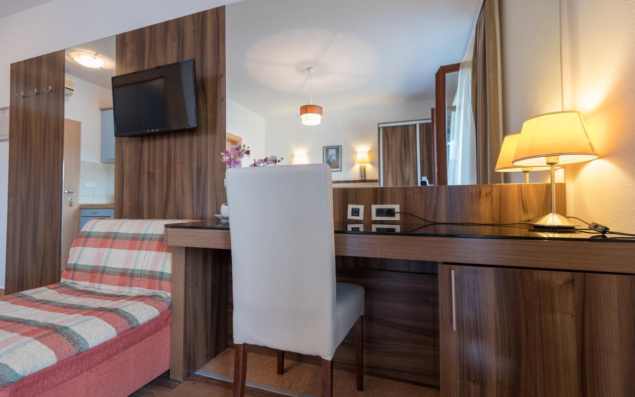 Apartments Villa Kresic ネウム エクステリア 写真