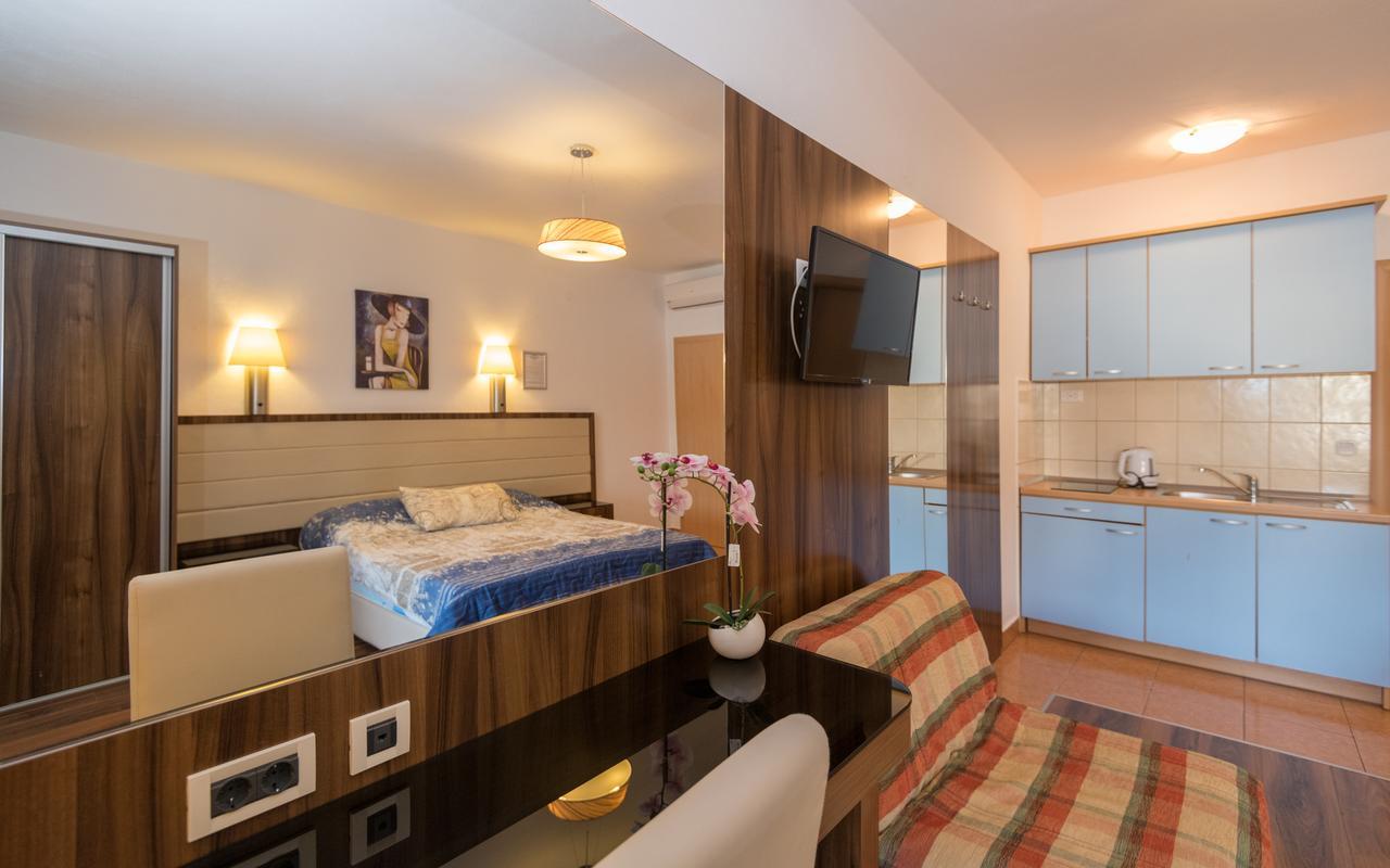 Apartments Villa Kresic ネウム エクステリア 写真