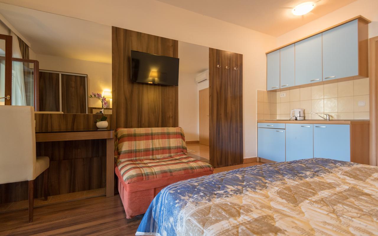Apartments Villa Kresic ネウム エクステリア 写真