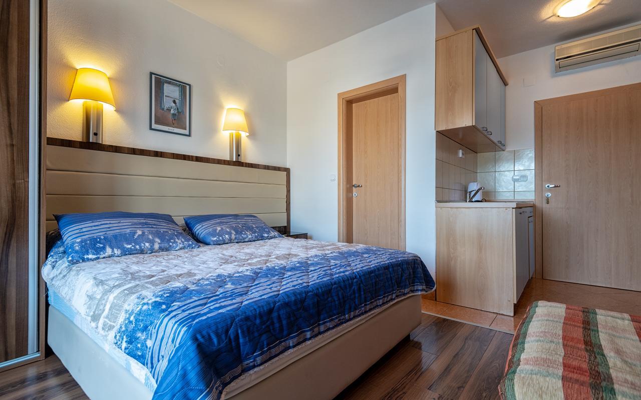 Apartments Villa Kresic ネウム エクステリア 写真