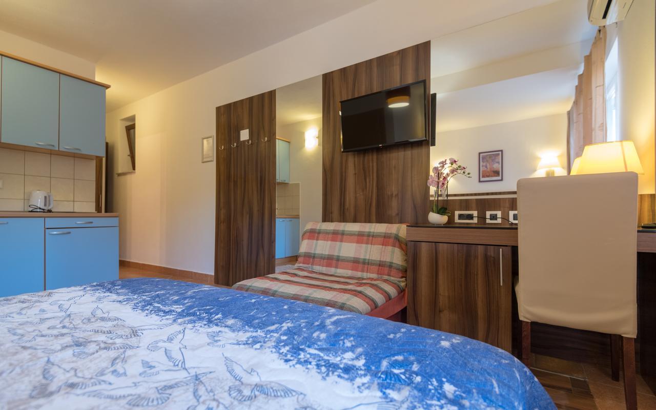 Apartments Villa Kresic ネウム エクステリア 写真