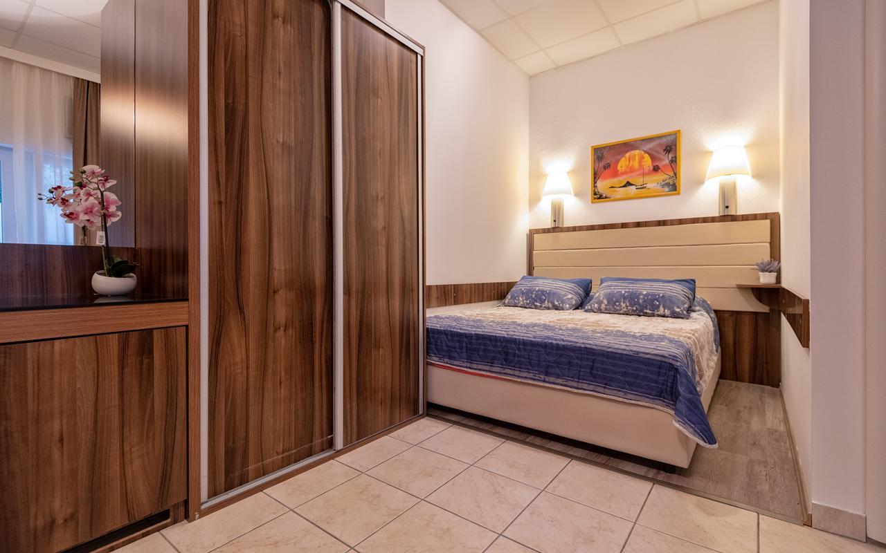 Apartments Villa Kresic ネウム エクステリア 写真